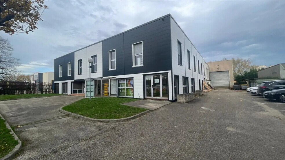 Bureau dans Bourg-en-Bresse à louer - Photo de l’immeuble – Image 1 sur 2