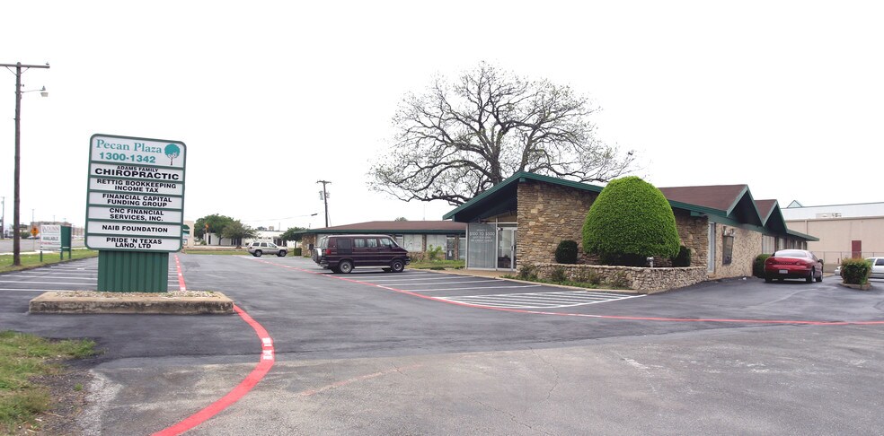 1300-1342 W Euless Blvd, Euless, TX à louer - Photo de l’immeuble – Image 2 sur 10