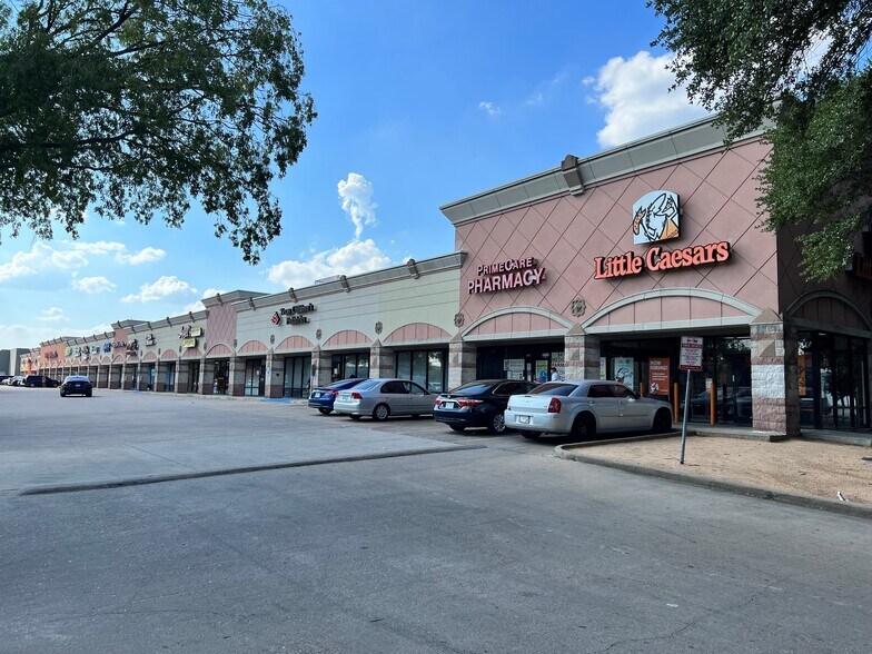 5600-5610 Gulfton Dr, Houston, TX à louer - Photo de l’immeuble – Image 1 sur 3