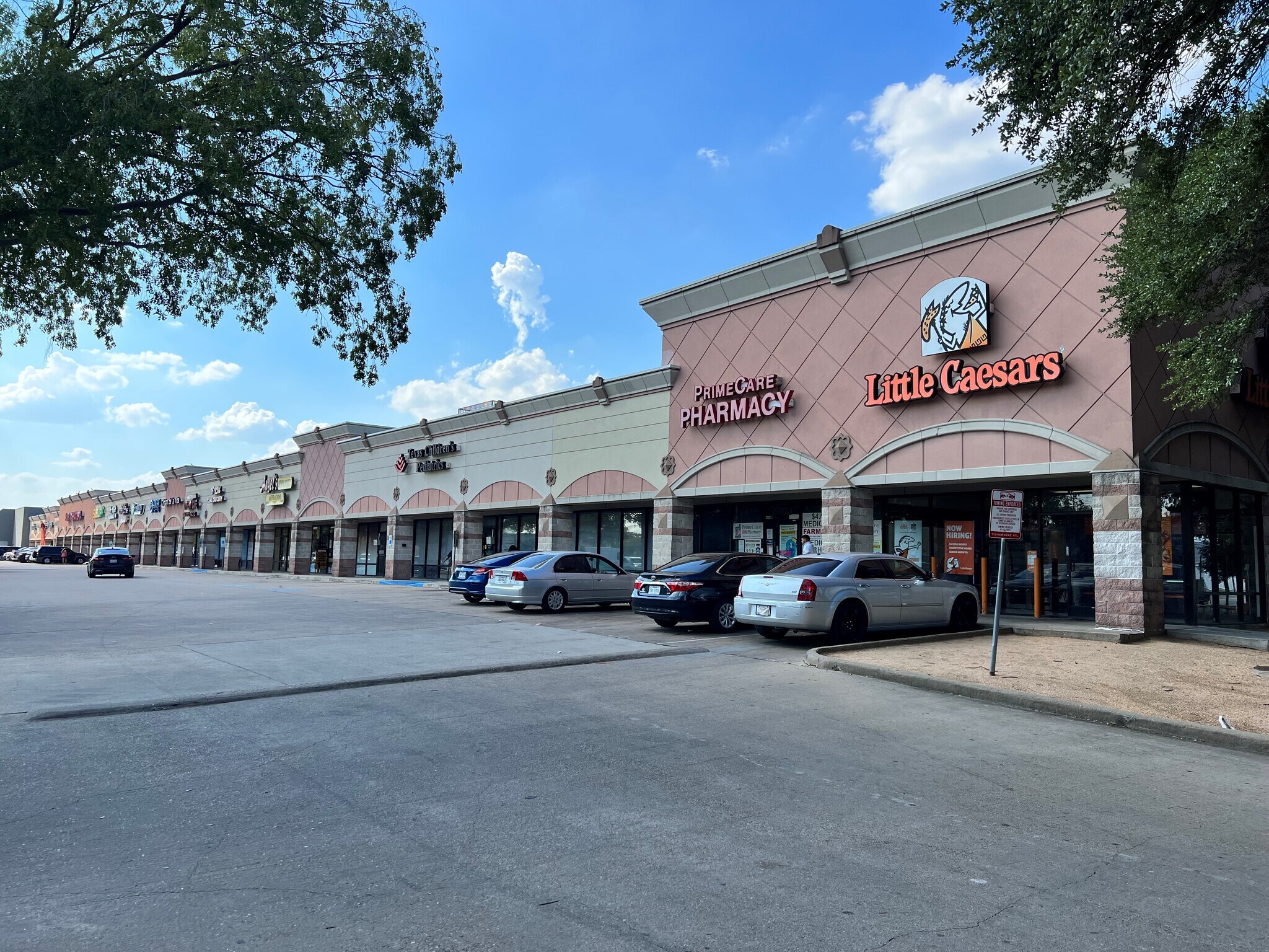 5600-5610 Gulfton Dr, Houston, TX à louer Photo de l’immeuble– Image 1 sur 4
