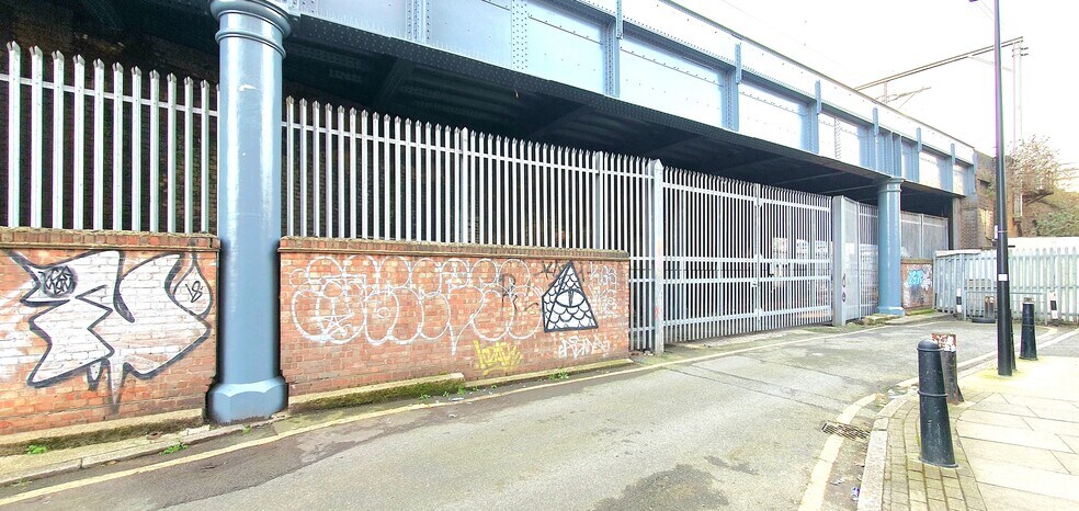 Hadleigh St, Londres à louer - Photo de l’immeuble – Image 1 sur 12
