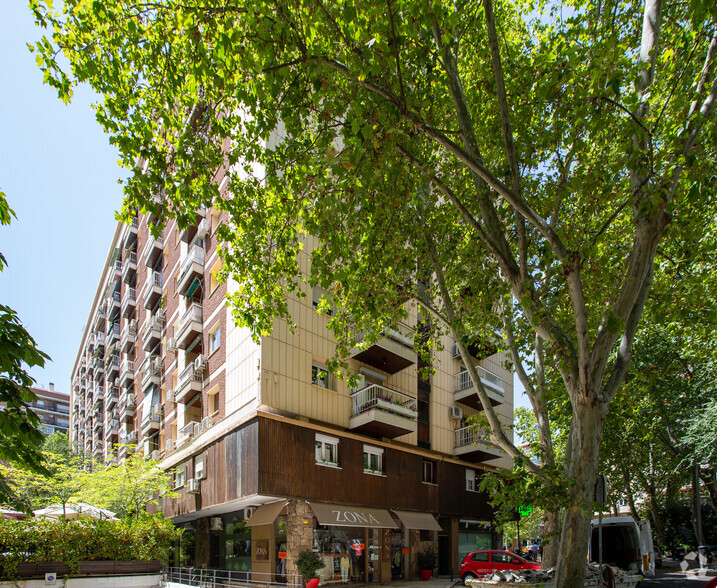 Calle Del Doctor Fleming, 44, Madrid, Madrid à louer - Photo de l’immeuble – Image 2 sur 2