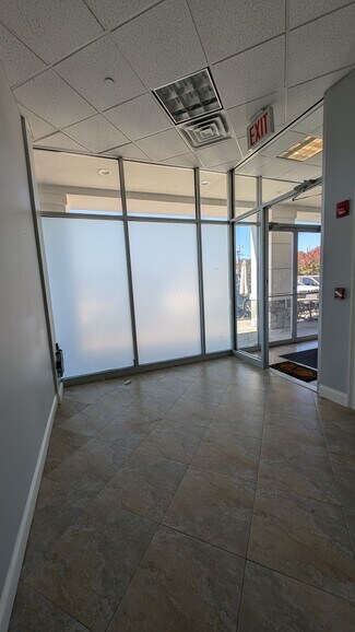 Plus de détails pour 4864 Arthur Kill Rd, Staten Island, NY - Bureau à louer