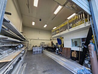 Plus de détails pour 11538 132A St, Surrey, BC - Industriel/Logistique à vendre
