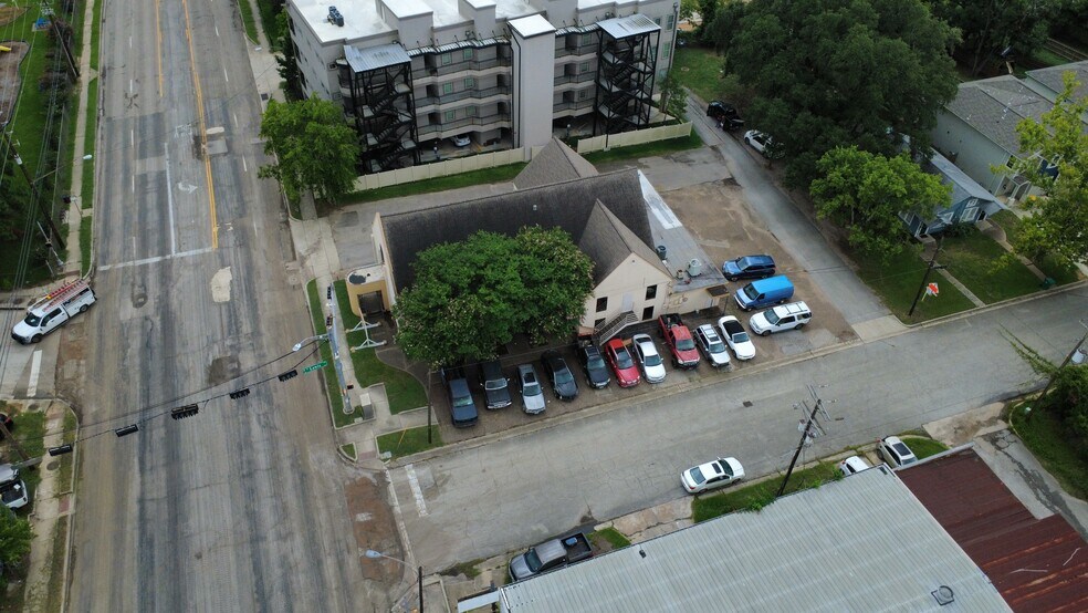 729 N Frazier St, Conroe, TX à vendre - Photo de l’immeuble – Image 3 sur 19