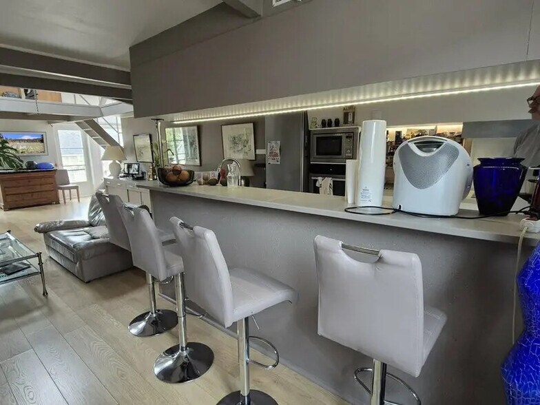Local d'activités dans Beaumont-sur-Oise à vendre - Photo de l’immeuble – Image 3 sur 12