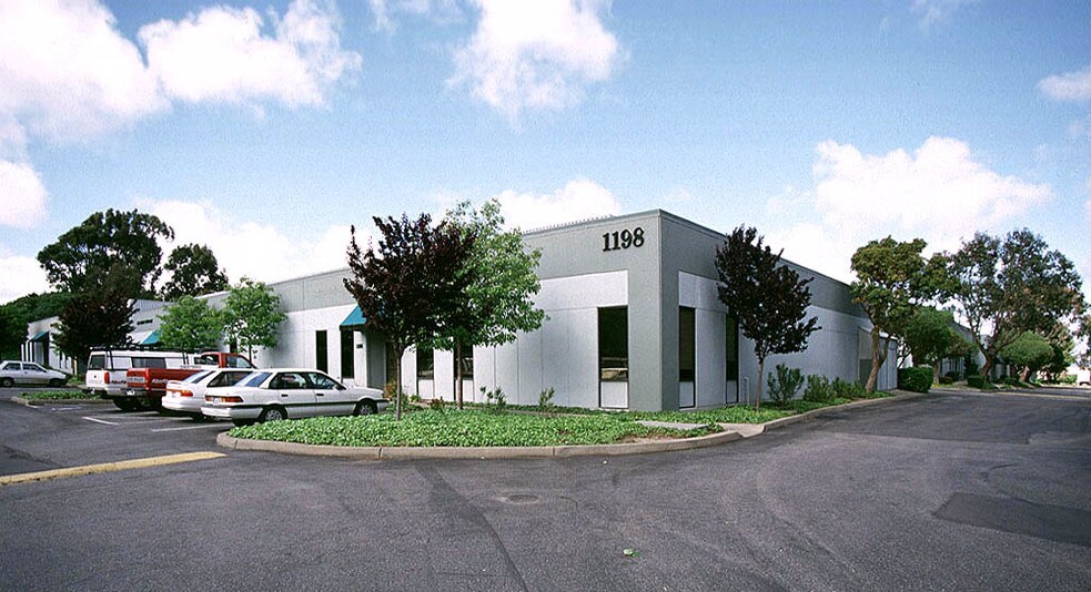 1192-1198 Cherry Ave, San Bruno, CA à louer - Photo de l’immeuble – Image 2 sur 3