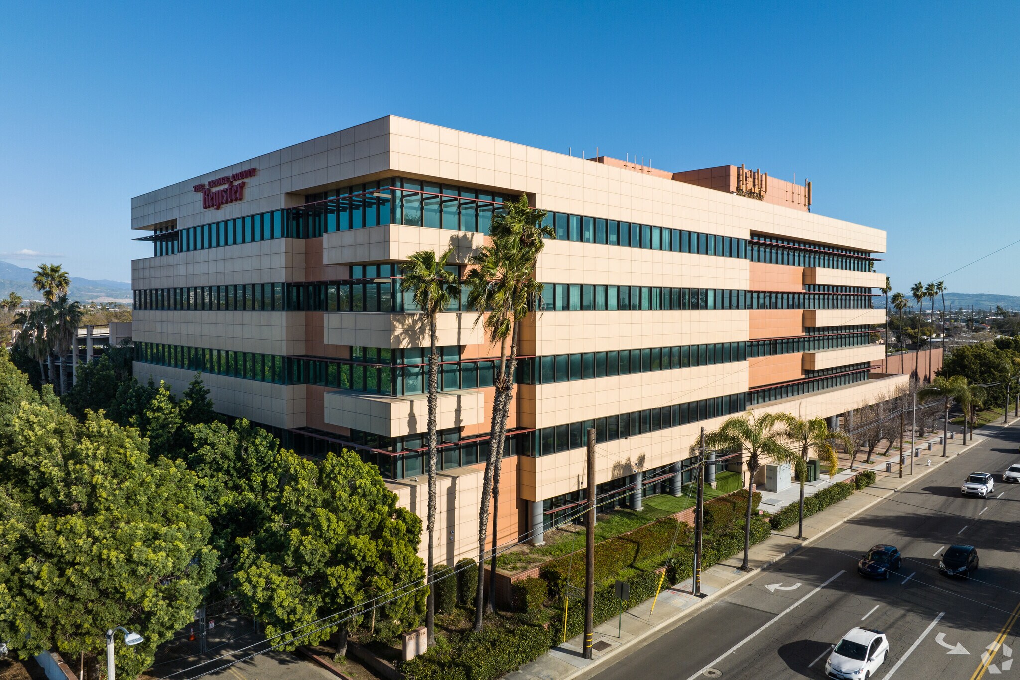 625 N Grand Ave, Santa Ana, CA à vendre Photo principale– Image 1 sur 64