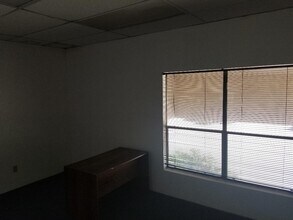 6500 Boeing Dr, El Paso, TX à louer Photo intérieure– Image 2 sur 8