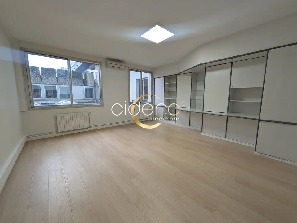 Bureau dans Clermont-Ferrand à louer Photo de l’immeuble– Image 1 sur 7