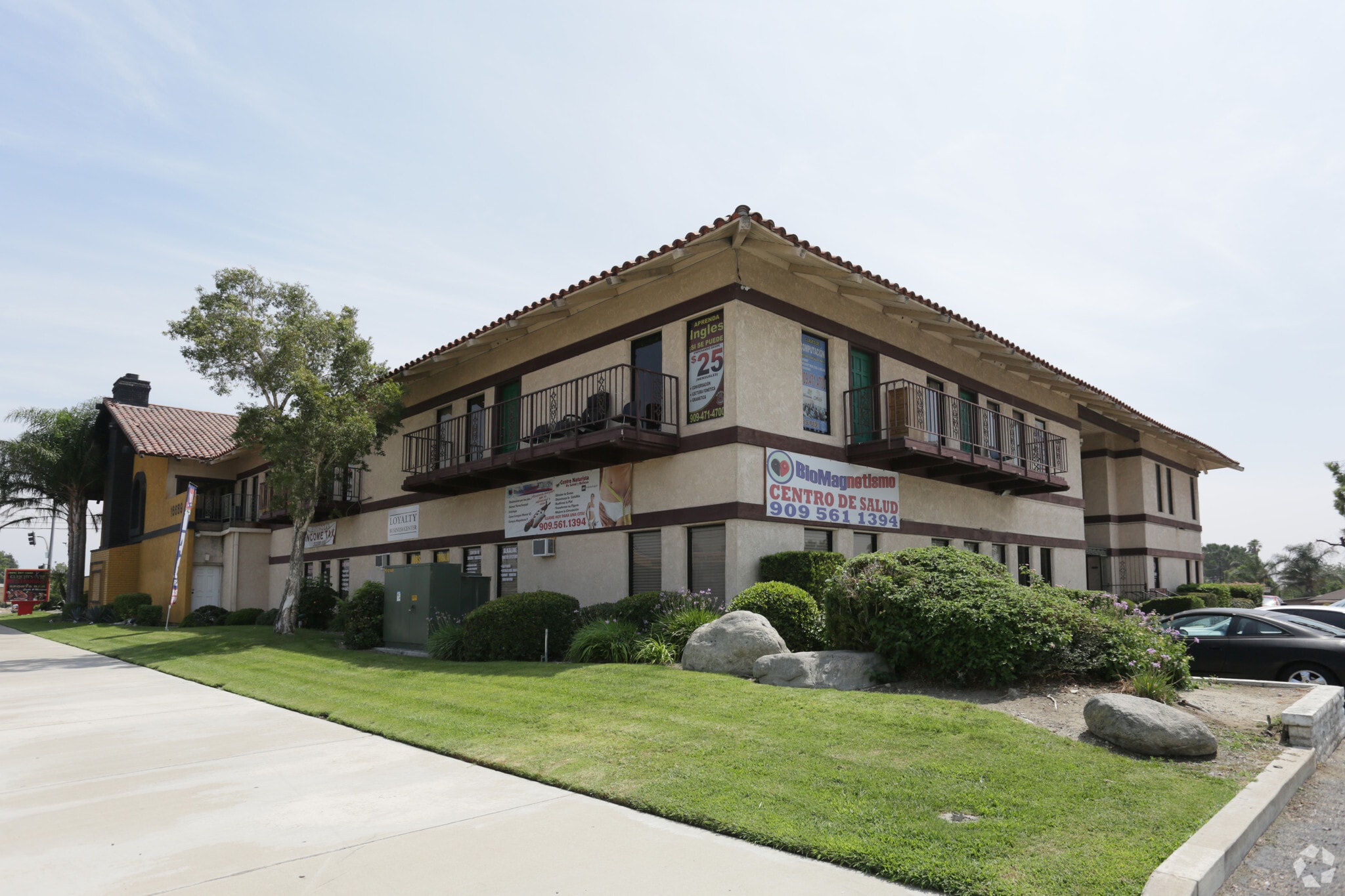 16689 Foothill Blvd, Fontana, CA à louer Photo principale– Image 1 sur 22