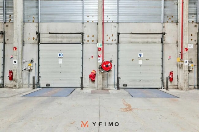 Plus de détails pour Local d'activités à louer