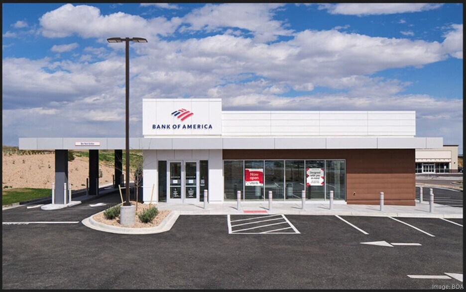 2284 East Beltline Avenue Northeast, Grand Rapids, MI à vendre - Photo de l’immeuble – Image 3 sur 3