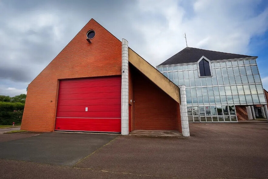 Local commercial dans Montceau-les-Mines à louer - Photo de l’immeuble – Image 2 sur 2
