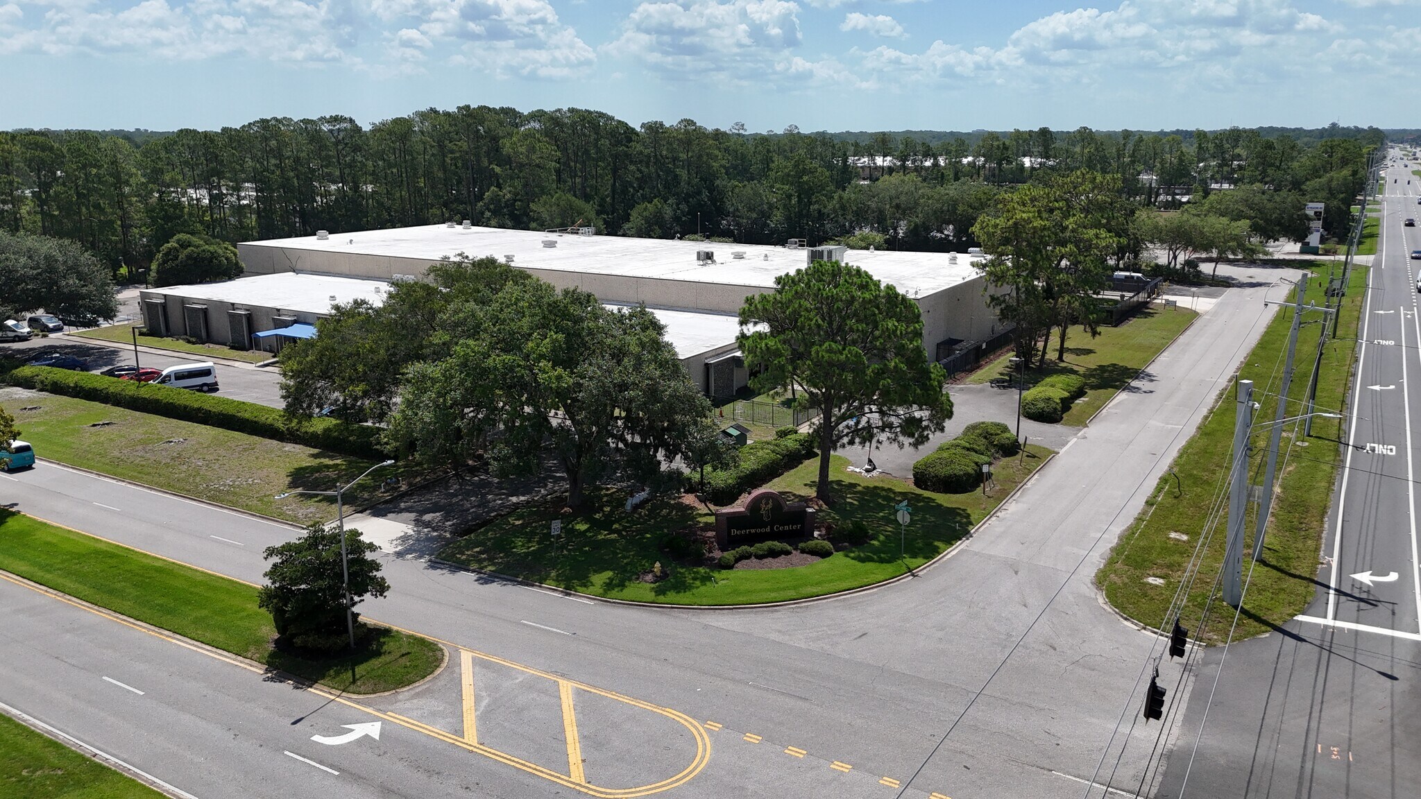 8230 Baycenter Rd, Jacksonville, FL à louer Photo de l’immeuble– Image 1 sur 8