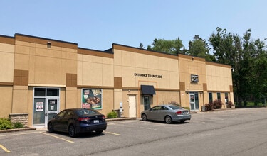 347-375 St. Laurent Blvd, Ottawa, ON à louer Photo de l’immeuble– Image 1 sur 2