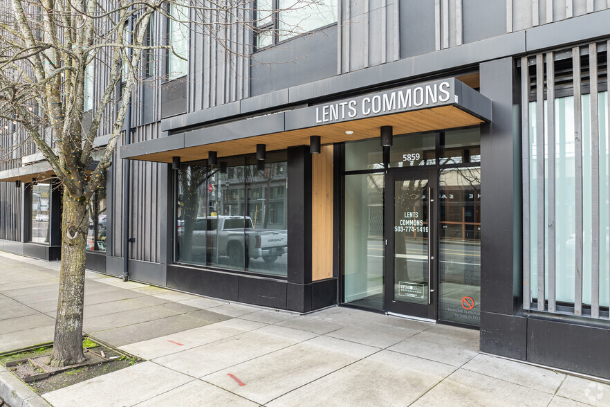 9109 SE Foster Rd, Portland, OR à louer - Photo de l’immeuble – Image 3 sur 5