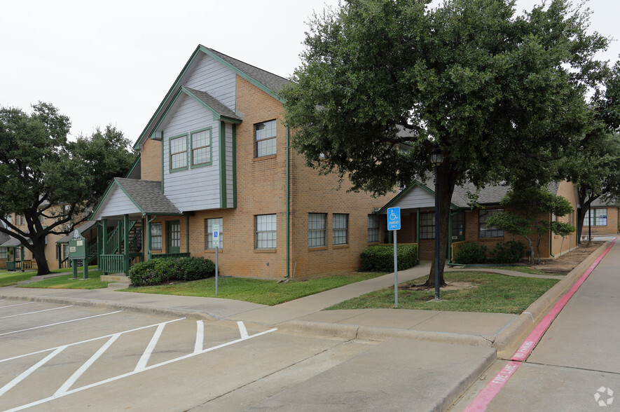 414 N Main St, Euless, TX à louer - Photo de l’immeuble – Image 1 sur 4