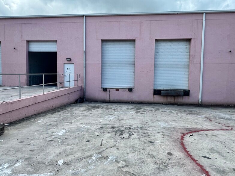 801-821 S Kings Hwy, Fort Pierce, FL à vendre - Photo de l’immeuble – Image 2 sur 11