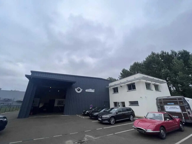 Plus de détails pour Local d’activités à vendre