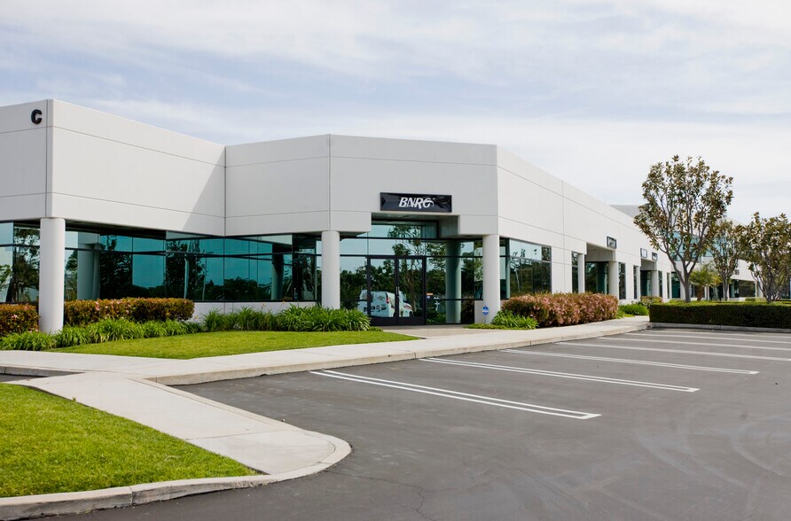 15375 Barranca Pky, Irvine, CA à louer - Photo de l’immeuble – Image 1 sur 13