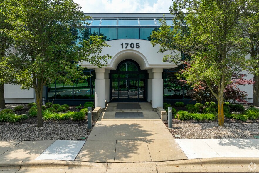 1705 Woodland Dr E, Saline, MI à louer - Photo de l’immeuble – Image 2 sur 5