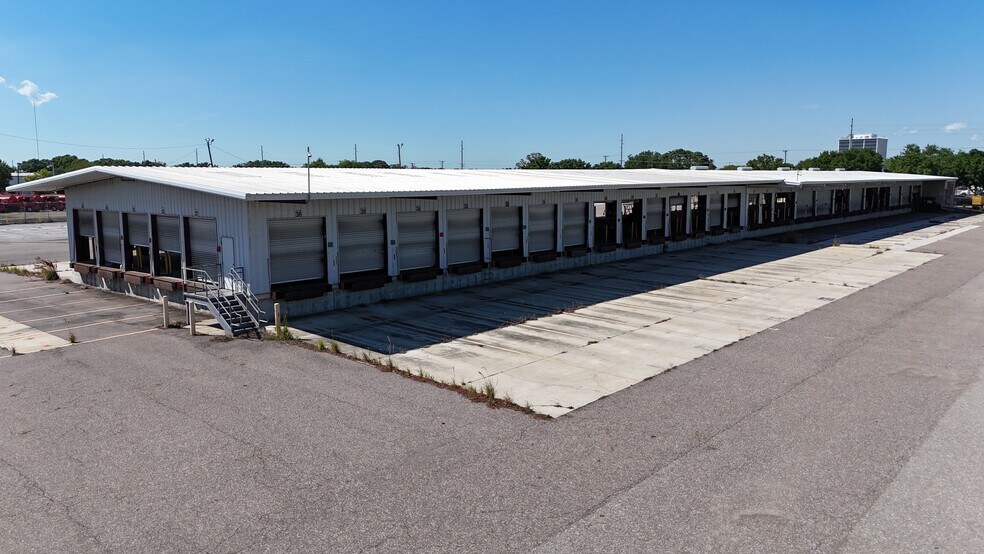 9801 Palm River Rd, Tampa, FL à louer - Photo de l’immeuble – Image 3 sur 9
