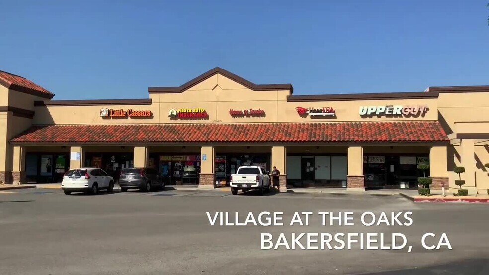 8040 White Ln, Bakersfield, CA à louer - Vidéo sur l’annonce professionnelle – Image 2 sur 9