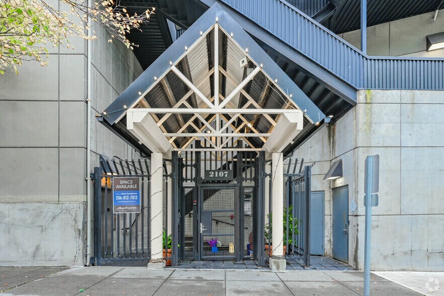 2107 Elliott Ave, Seattle, WA à louer - Photo de l’immeuble – Image 2 sur 7