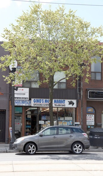 1203 St Clair Ave W, Toronto, ON à vendre - Photo de l’immeuble – Image 2 sur 2