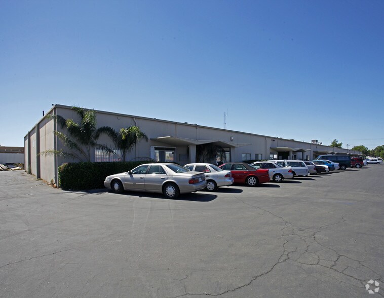 5711 Florin Perkins Rd, Sacramento, CA à louer - Photo de l’immeuble – Image 3 sur 3