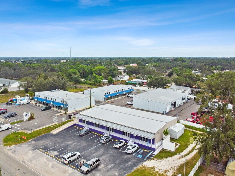 5620 Palmer Blvd, Sarasota, FL à louer - Photo de l’immeuble – Image 3 sur 14