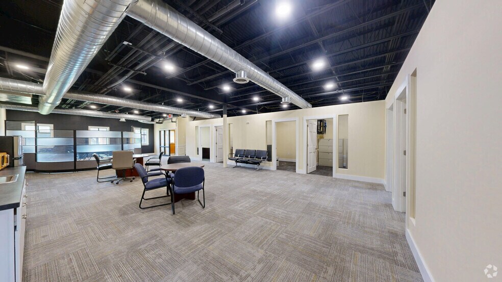 1202 Troy Schenectady Rd, Latham, NY à louer - Numérisation 3D Matterport – Image 2 sur 12