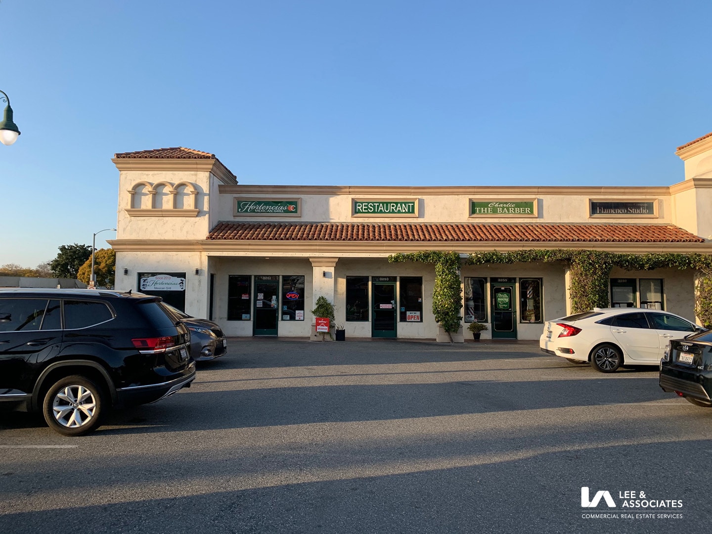 3251-3273 Katella Ave, Los Alamitos, CA à louer Photo de l’immeuble– Image 1 sur 2