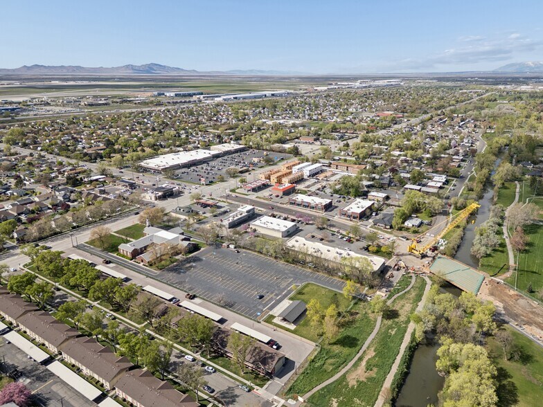 660 N Redwood Rd, Salt Lake City, UT à vendre - Photo de l’immeuble – Image 2 sur 5