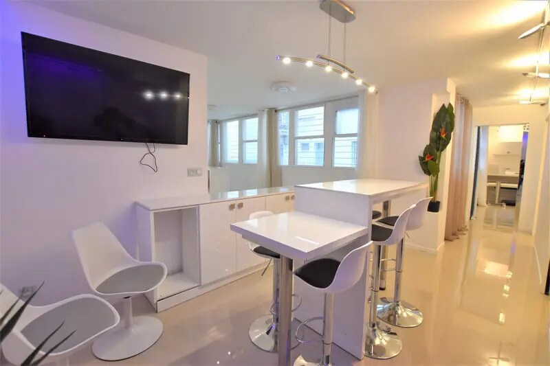 Bureau dans Paris à louer Photo de l’immeuble– Image 1 sur 9