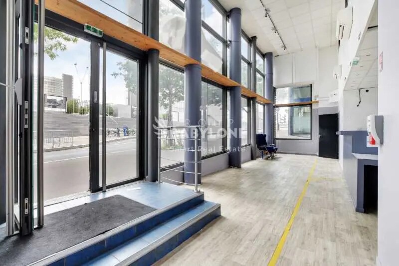 Local commercial dans Paris à louer - Hall d’entrée – Image 1 sur 7