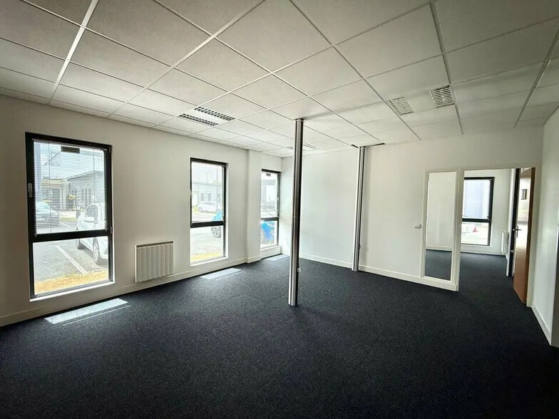 1 Rue De Sophia-Antipolis, Hérouville-Saint-Clair à louer - Photo de l’immeuble – Image 2 sur 14