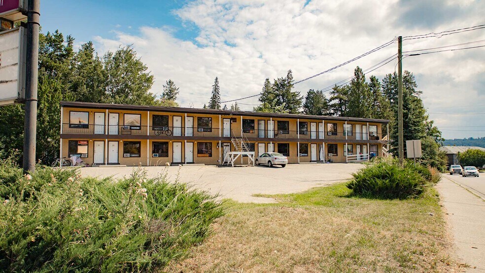 856 Front St, Quesnel, BC à vendre - Photo principale – Image 2 sur 17
