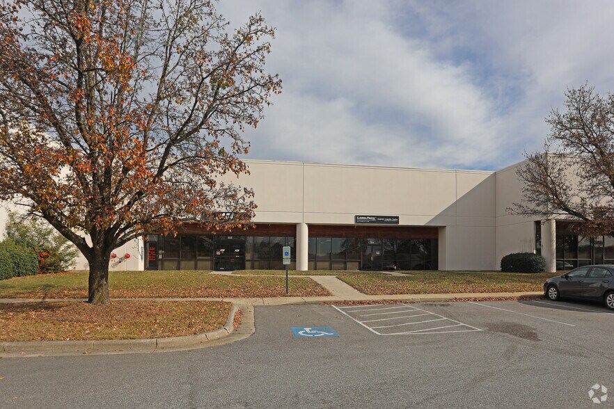 4500 Green Point Dr, Greensboro, NC à louer - Photo de l’immeuble – Image 3 sur 26