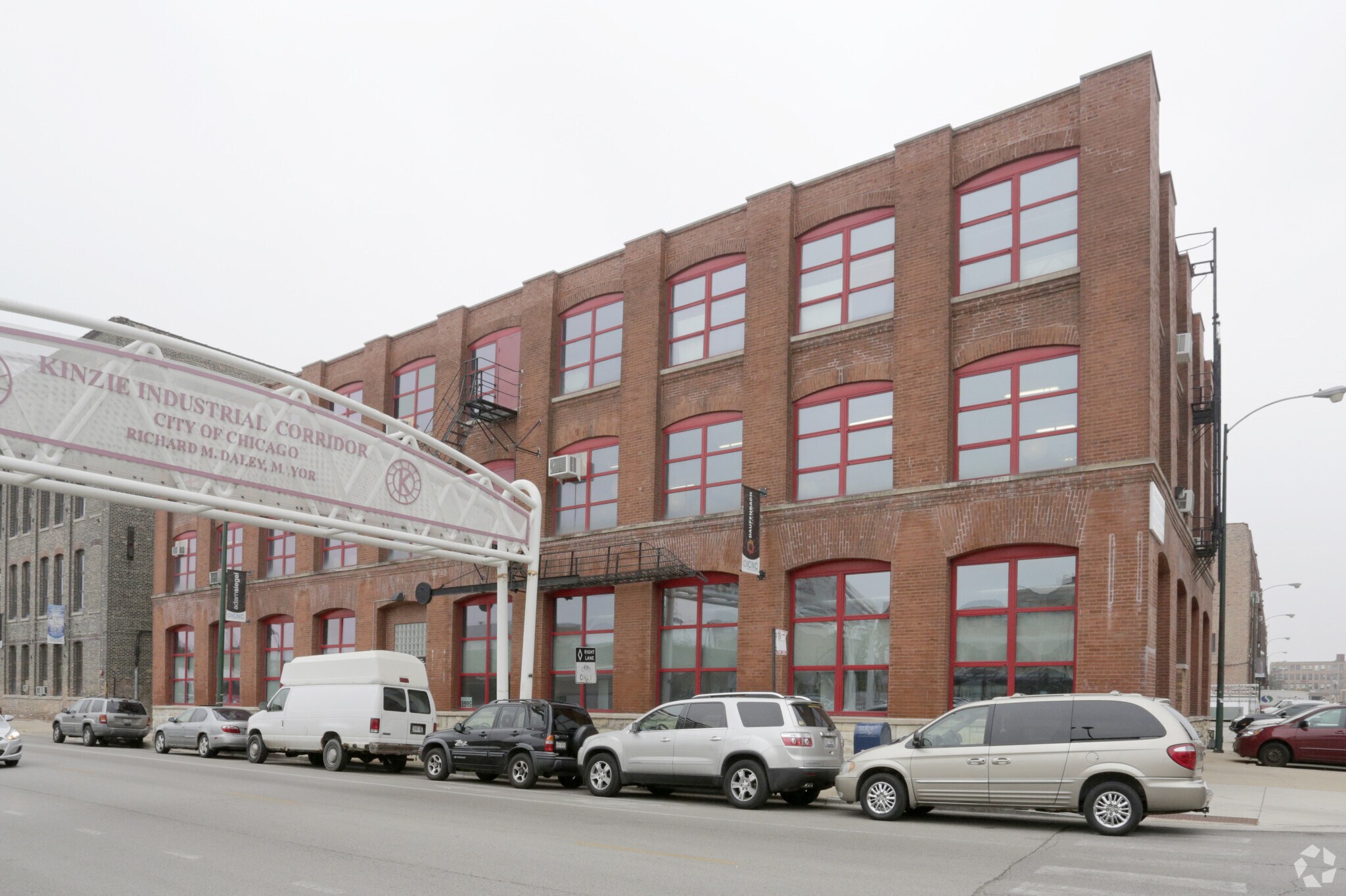 320 N Damen Ave, Chicago, IL à louer Photo principale– Image 1 sur 7