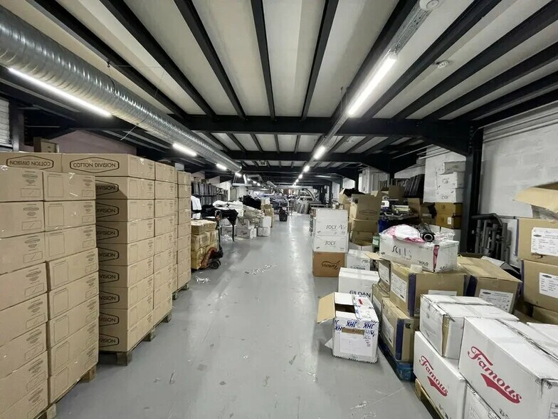 Local d'activités dans Pantin à vendre - Photo de l’immeuble – Image 3 sur 6