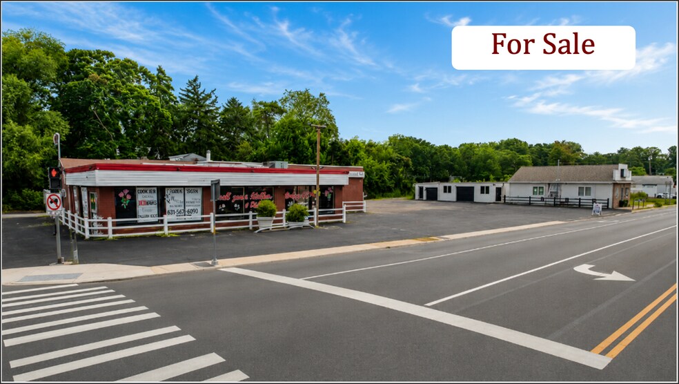 683 Middle Country Rd S, Saint James, NY à vendre - Photo de l’immeuble – Image 2 sur 4
