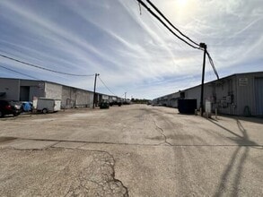2211 - 2217 Engineers Rd, Belle Chasse, LA à louer Photo de l’immeuble– Image 1 sur 7