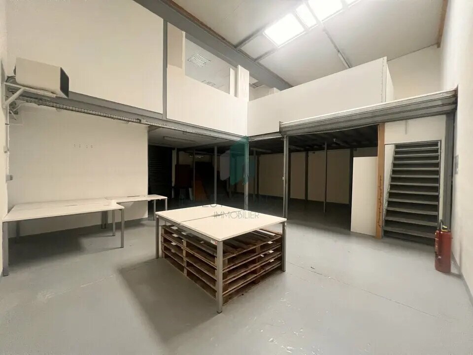 Local d’activités dans Eaubonne à louer Photo de l’immeuble– Image 1 sur 9