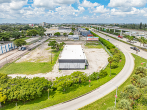 2901 NW 39th St, Miami, FL à louer Photo intérieure– Image 2 sur 12