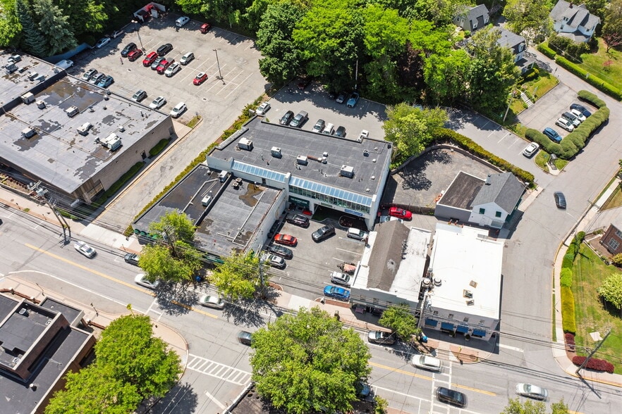 200 E Main St, Mount Kisco, NY à vendre - Aérien – Image 1 sur 17