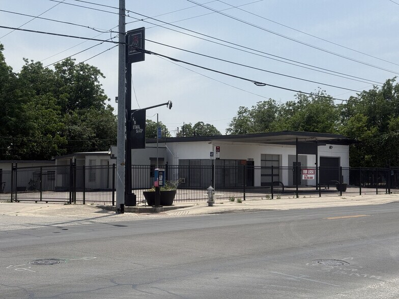 1850 E Houston St, San Antonio, TX à louer - Photo de l’immeuble – Image 1 sur 10