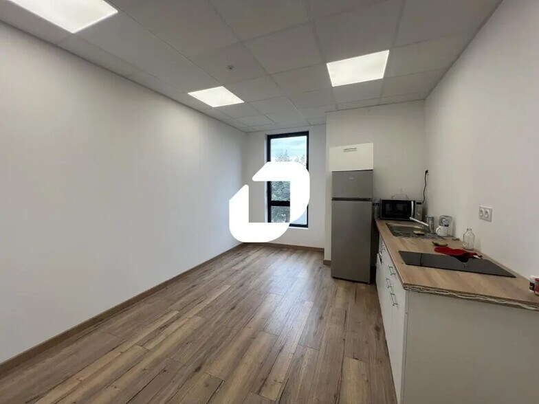 Local commercial dans Avelin à louer - Photo de l’immeuble – Image 3 sur 11