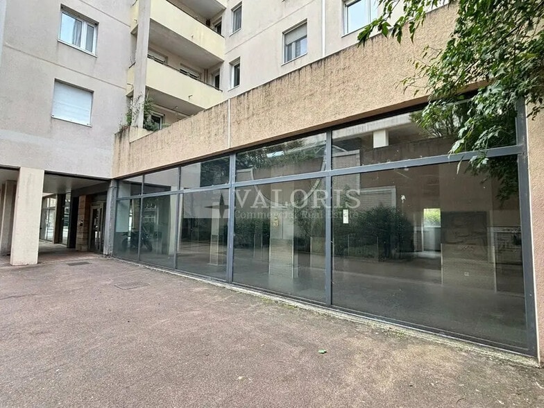 Local commercial dans Lyon à louer - Photo de l’immeuble – Image 3 sur 12